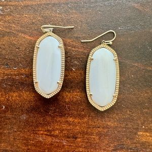 Kendra Scott Elle Gold Drop Earrings in White Pearl